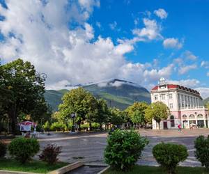 Planifikoni Vizitën Tuaj e Radhës në Pejë