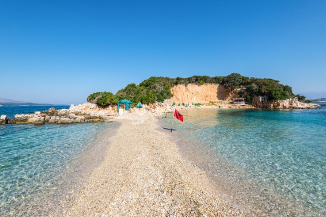 Ksamil: Destinacioni ideal për pushimet verore