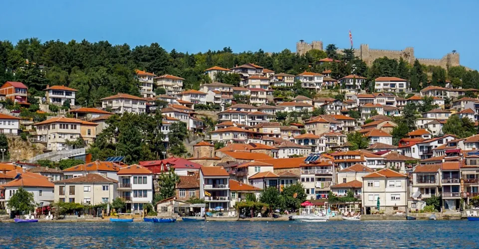 Shtëpi tradicionale mbi Liqenin e Ohrit