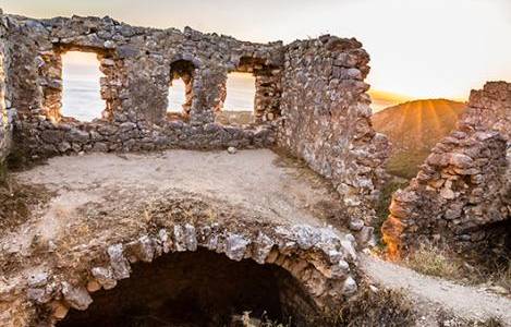 The ruins of Porto Palermo Castle, offering stunning sunset views over the Ionian Sea.