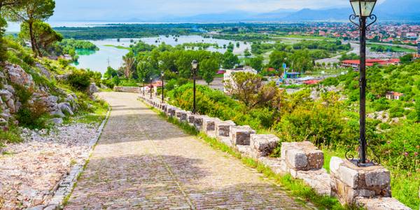 Shtegu panoramik mbi Liqenin e Shkodrës
